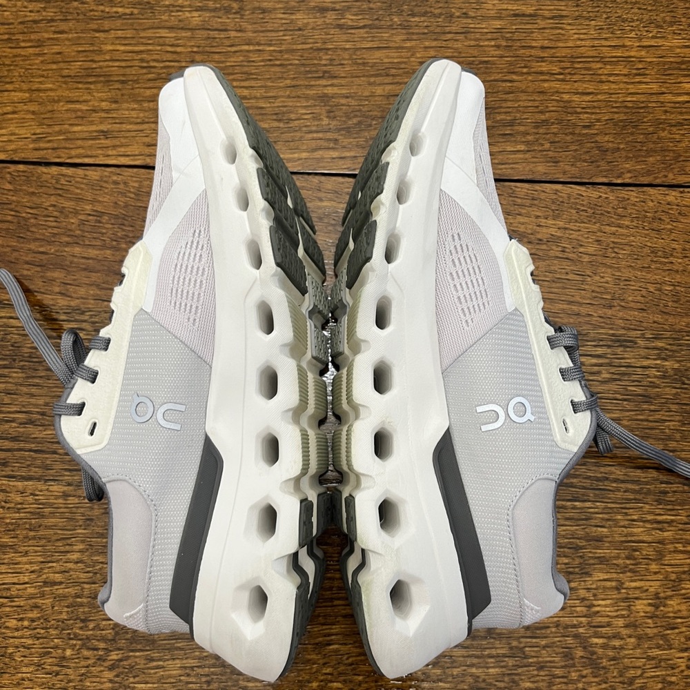 LIKE NEW On Running CloudRunner 2 Sneakers  ( NWT $160 ) - Picture 7 of 10